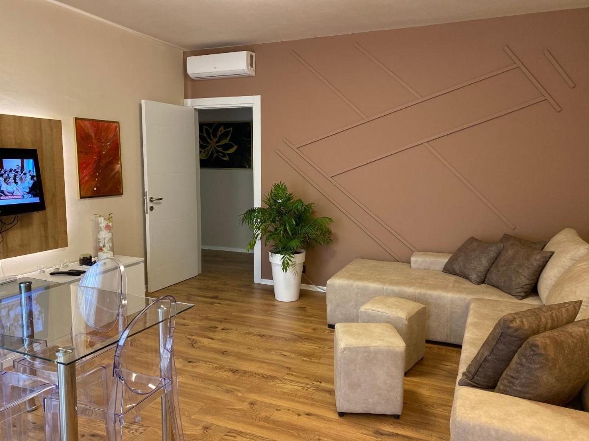 Nemis Apartments In The Centre Of Tirana Four Free Parking Экстерьер фото