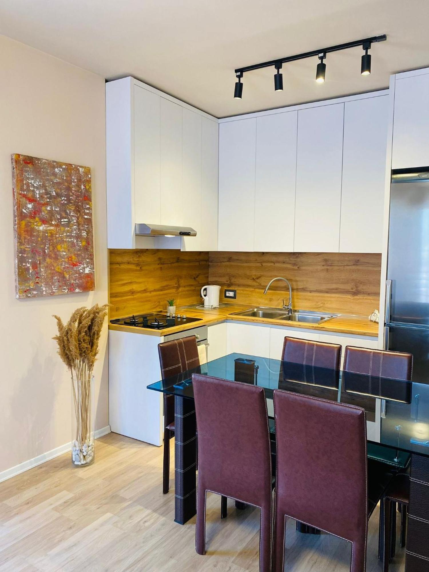 Nemis Apartments In The Centre Of Tirana Four Free Parking Экстерьер фото