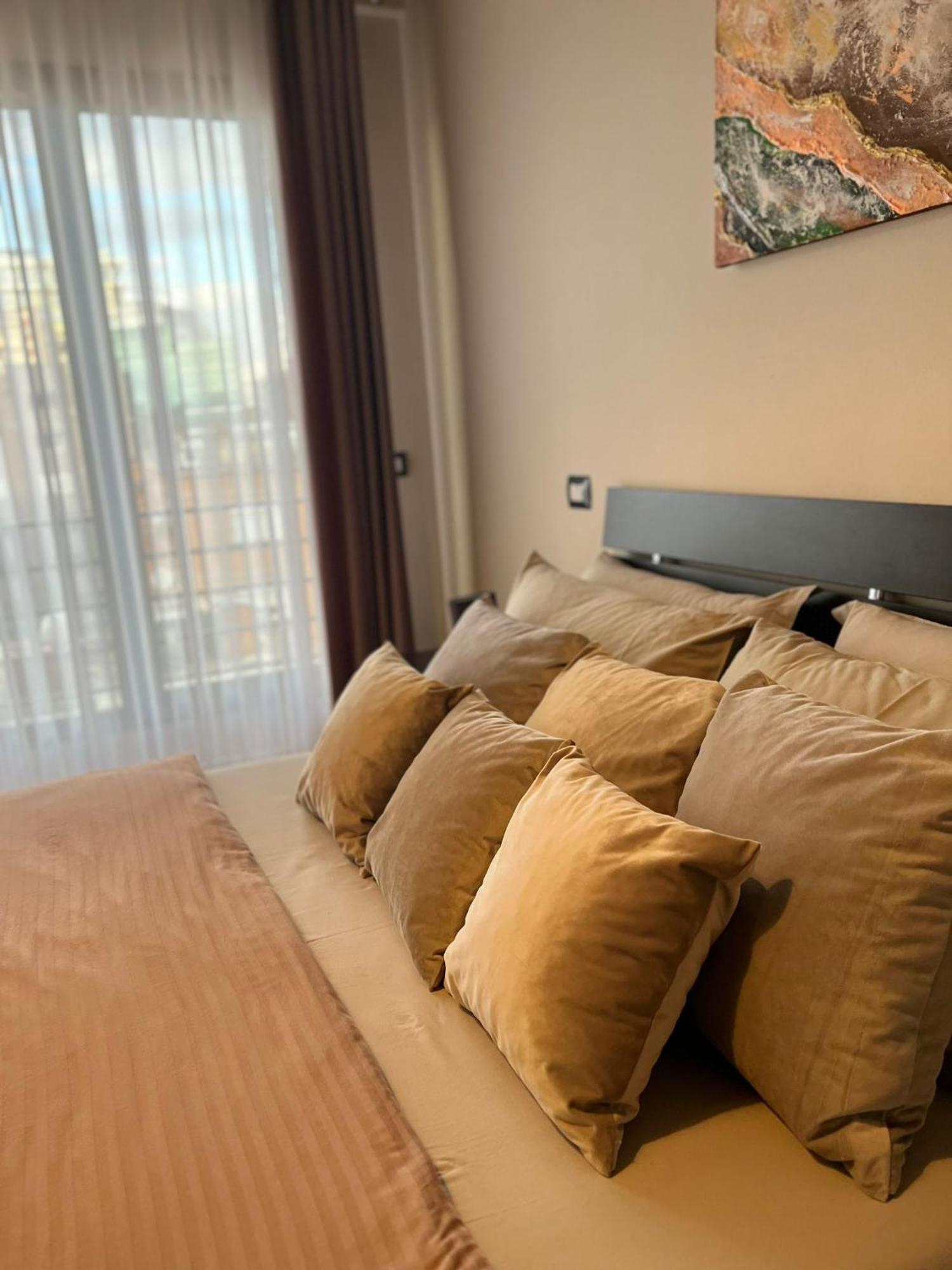 Nemis Apartments In The Centre Of Tirana Four Free Parking Экстерьер фото