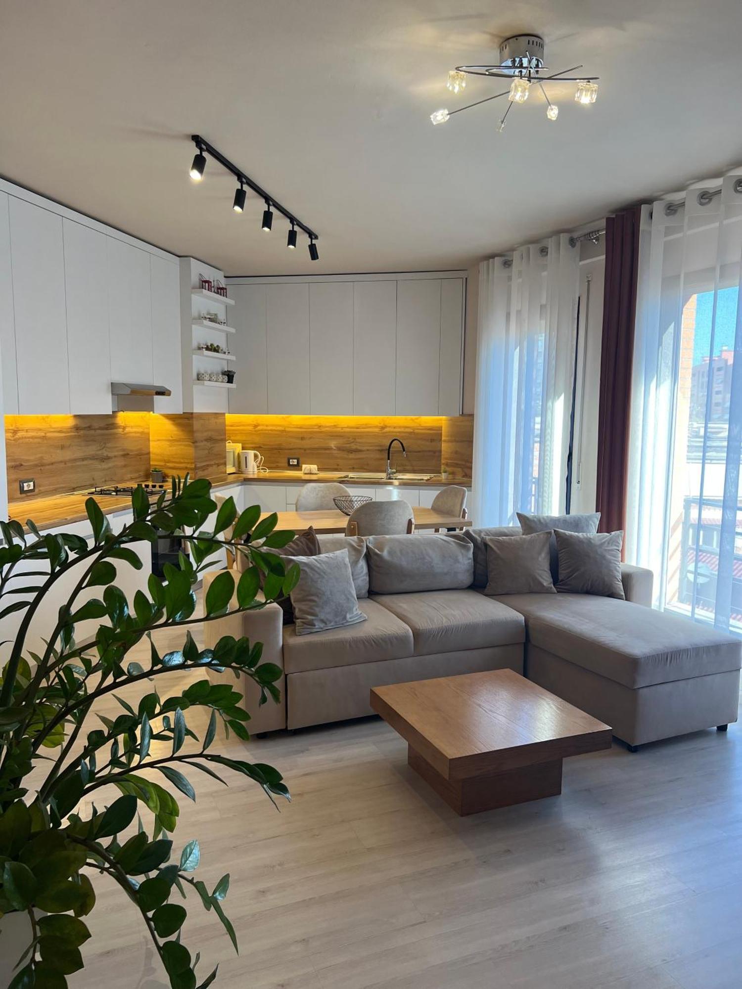 Nemis Apartments In The Centre Of Tirana Four Free Parking Экстерьер фото