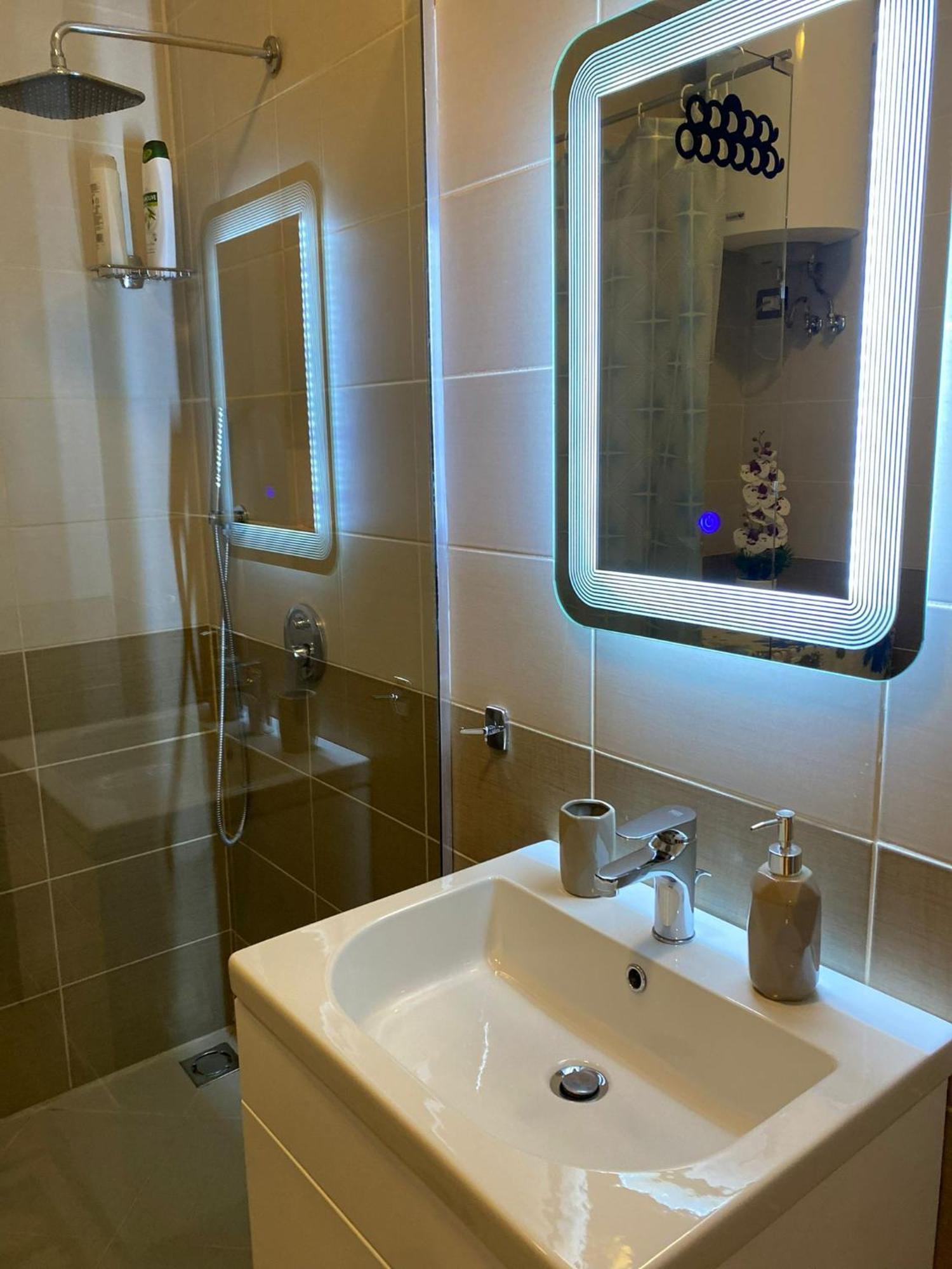 Nemis Apartments In The Centre Of Tirana Four Free Parking Экстерьер фото